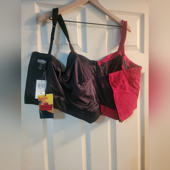 Harley Quinn top from Hot Topic, Size M - Picture 4 of 5